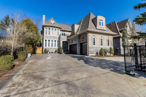 729 Queensway, Mississauga, ON L5C 1A7