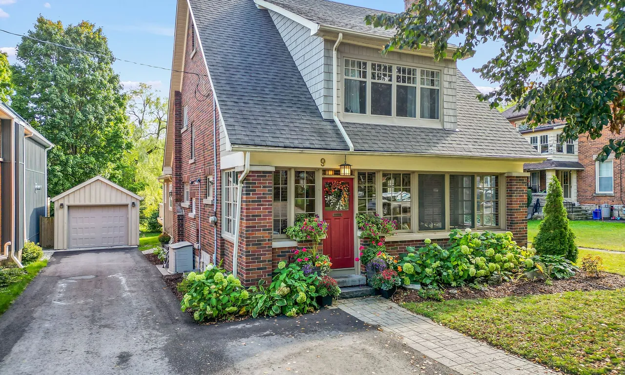 9 York St, Orangeville, ON L9W 1L7
