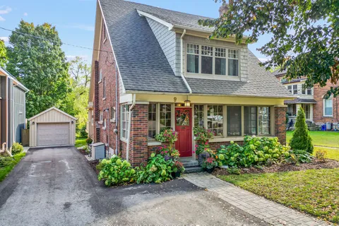 9 York St, Orangeville, ON L9W 1L7