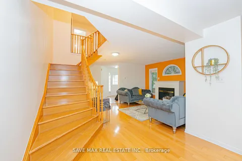 1014 Foxglove Pl, Mississauga, ON L5V 2N4
