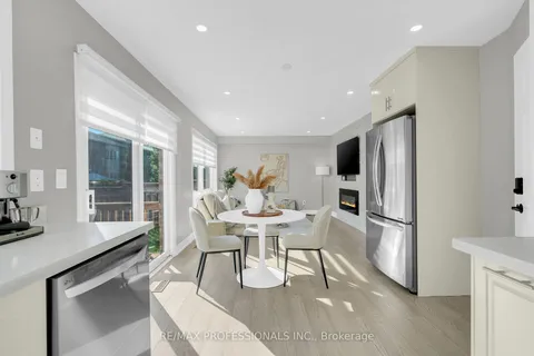 2208 Kenneth Cres, Burlington, ON L7L 6T4