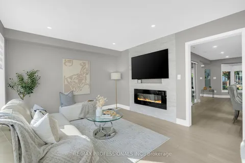 2208 Kenneth Cres, Burlington, ON L7L 6T4