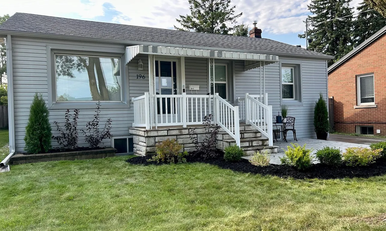 196 Queen St, Mississauga, ON L5H 1L6