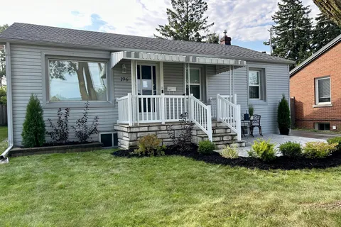 196 Queen St, Mississauga, ON L5H 1L6