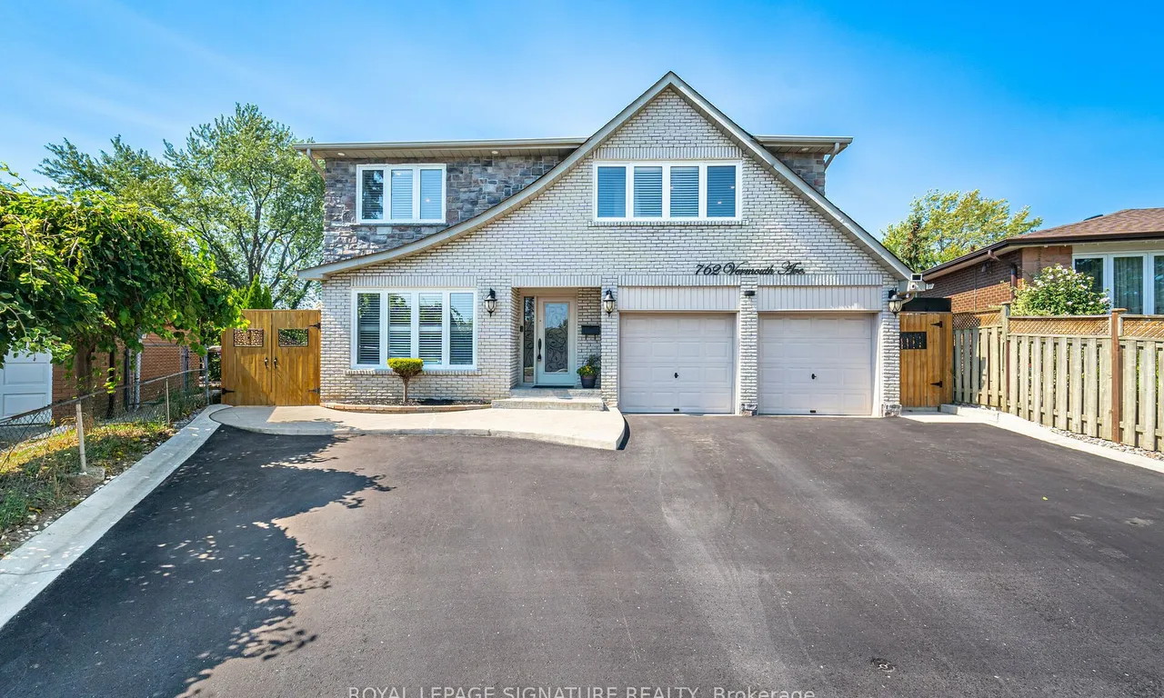762 Vermouth Ave, Mississauga, ON L5A 3T3