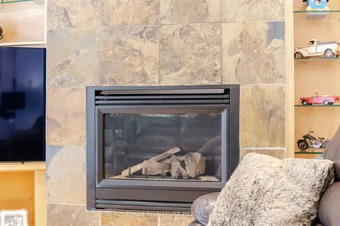 762 Vermouth Ave, Mississauga, ON L5A 3T3