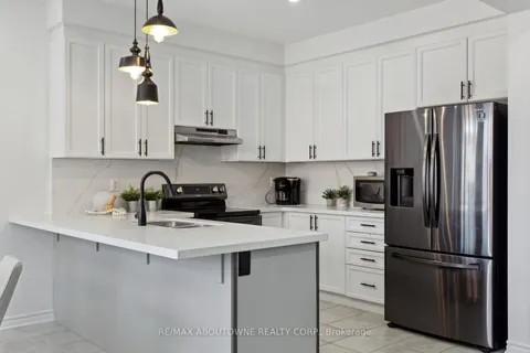 879 Hickory Cres, Milton, ON L9E 1P4