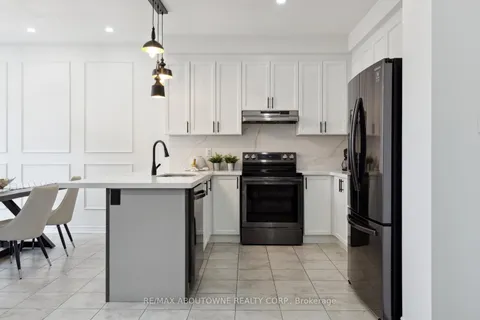 879 Hickory Cres, Milton, ON L9E 1P4