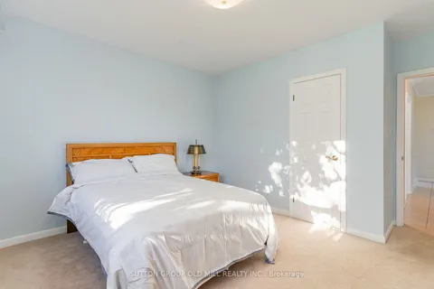 18 Bankfield Dr, Toronto, ON M9V 2P6