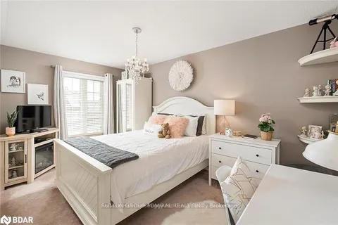 81 Odoardo Di Santo Circ, Toronto, ON M3L 0E7