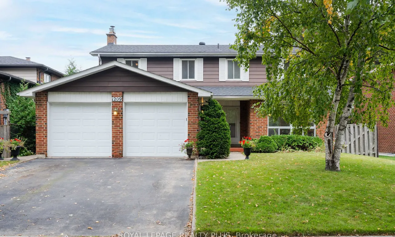 1209 Melton Dr, Mississauga, ON L4Y 4B1