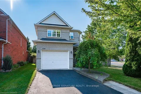 1278 Brillinger St, Oakville, ON L6M 3S5