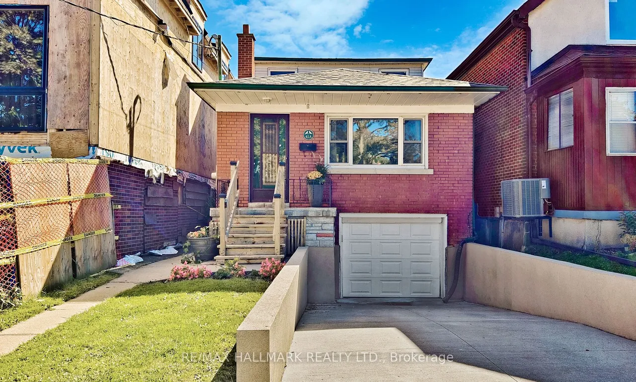 41 A Algoma St, Toronto, ON M8Y 1C4