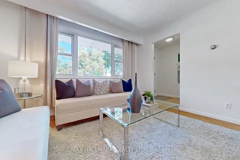 41 A Algoma St, Toronto, ON M8Y 1C4