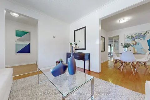 41 A Algoma St, Toronto, ON M8Y 1C4