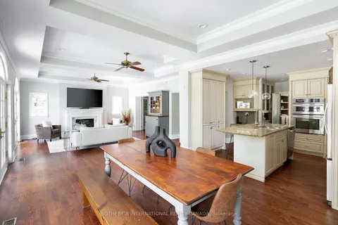 95 The Kingsway, Toronto, ON M8X 2T6