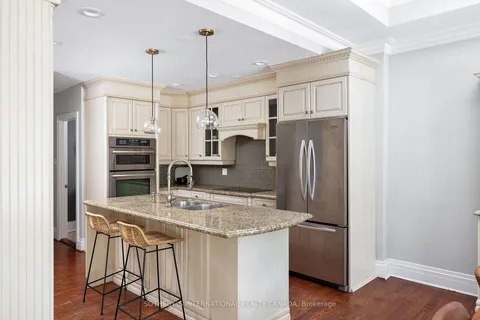 95 The Kingsway, Toronto, ON M8X 2T6