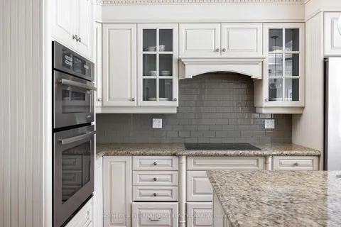 95 The Kingsway, Toronto, ON M8X 2T6