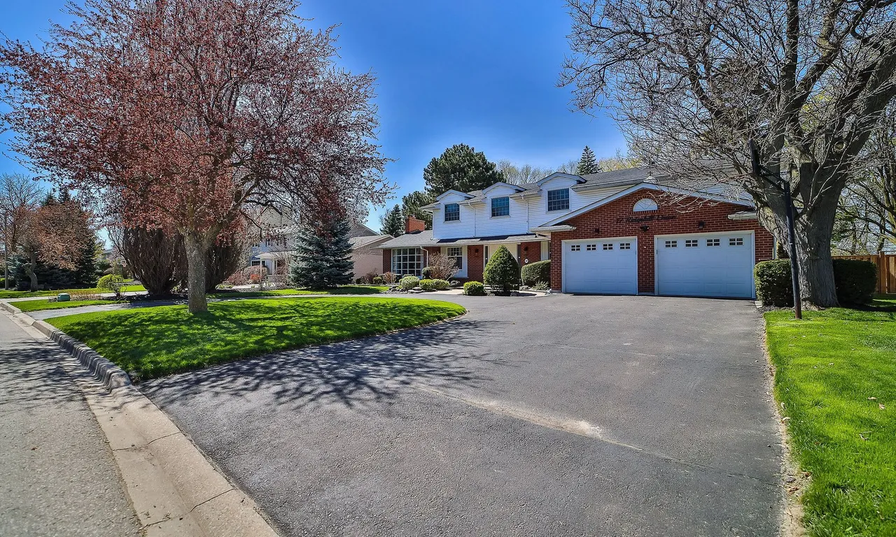 17 RidgeHill Dr, Brampton, ON L6Y 2C3