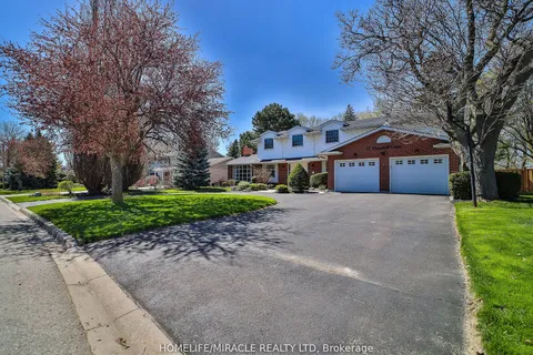 17 RidgeHill Dr, Brampton, ON L6Y 2C3