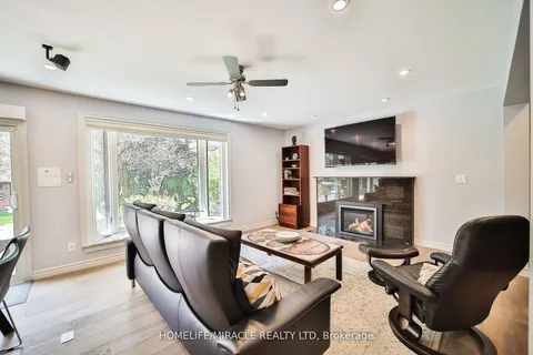 17 RidgeHill Dr, Brampton, ON L6Y 2C3