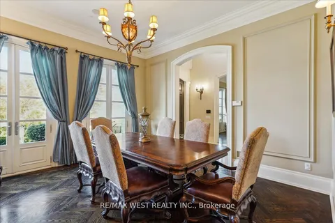 56 Ravenscrest Dr, Toronto, ON M9B 5M7