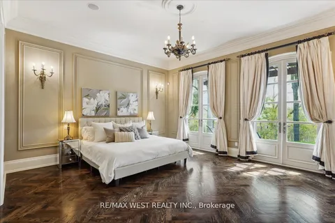 56 Ravenscrest Dr, Toronto, ON M9B 5M7