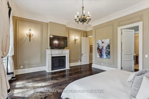 56 Ravenscrest Dr, Toronto, ON M9B 5M7