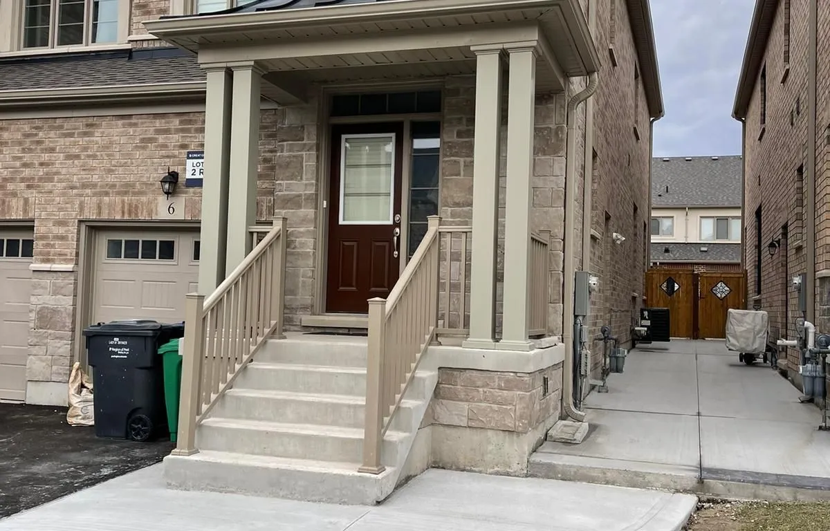 6 Quinton Rdge, Brampton, ON L6Y 0E3