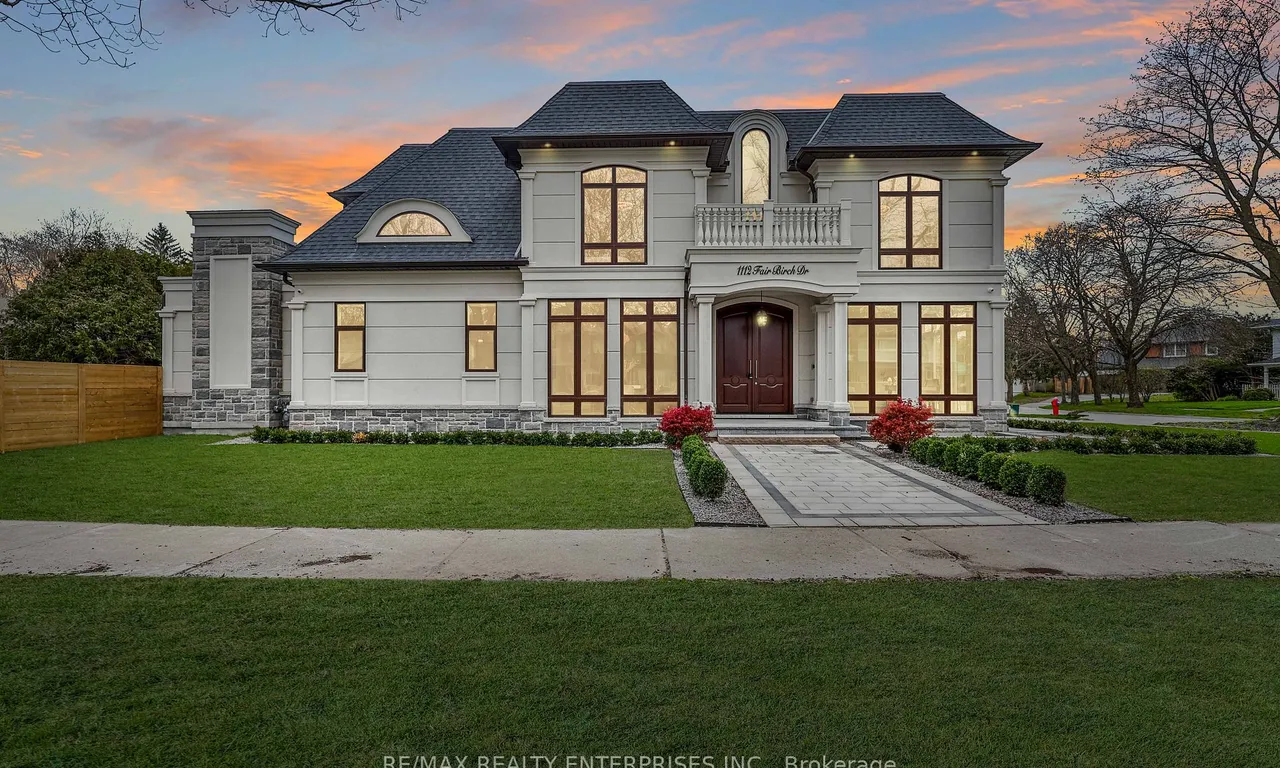 1112 Fair Birch Dr, Mississauga, ON L5H 1M3