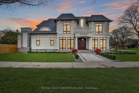 1112 Fair Birch Dr, Mississauga, ON L5H 1M3