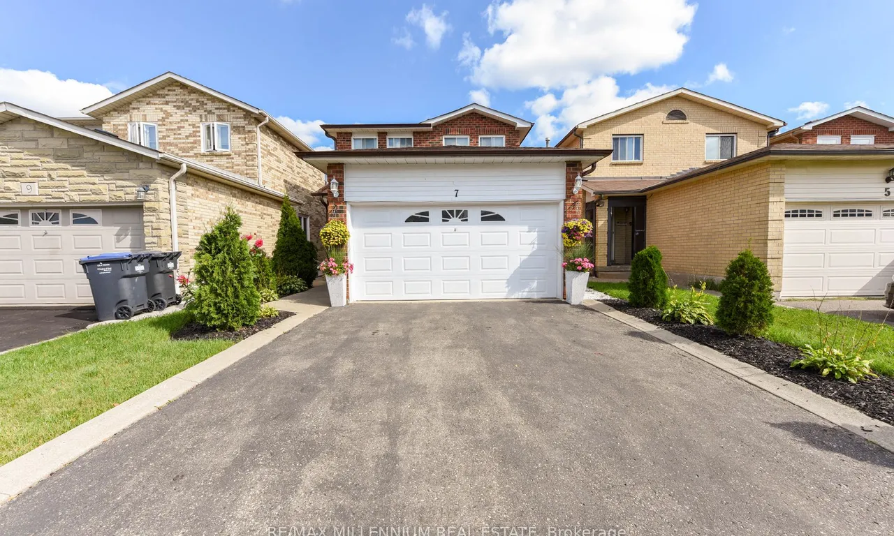 7 Muskoka St, Brampton, ON L6Z 3W3