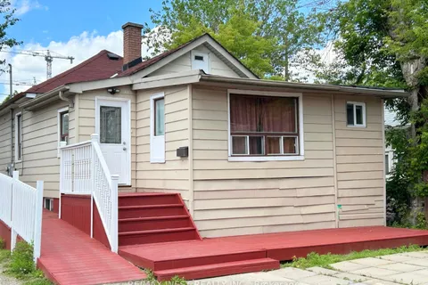 114 King St, Mississauga, ON M9W 1N7