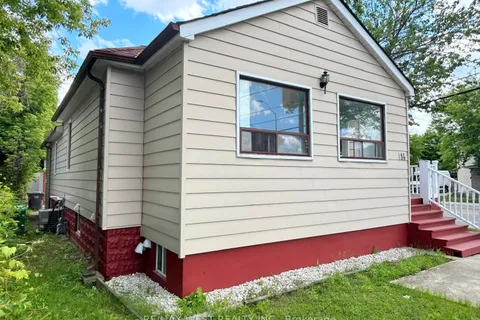 114 King St, Mississauga, ON M9W 1N7