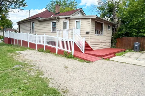 114 King St, Mississauga, ON M9W 1N7