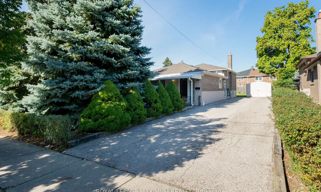 90 Goldsboro Rd, Toronto, ON N9L 1A8