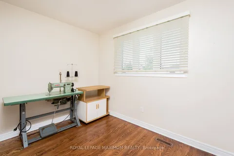 90 Goldsboro Rd, Toronto, ON N9L 1A8