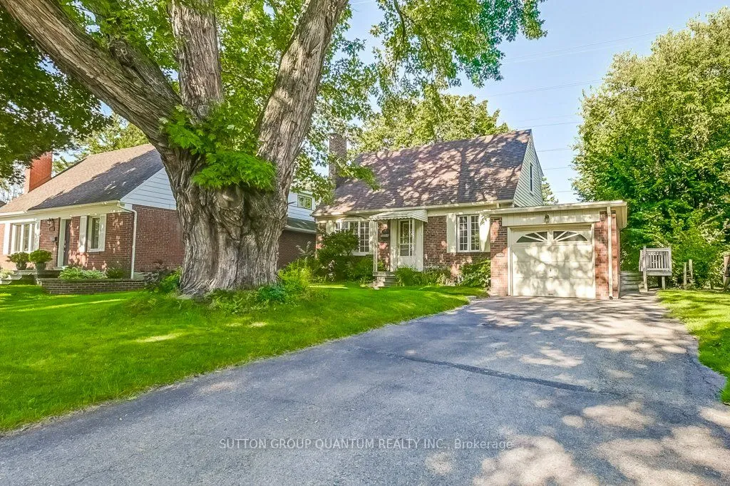 1021 Hedge Dr, Mississauga, ON L4Y 1G3