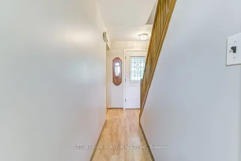 1021 Hedge Dr, Mississauga, ON L4Y 1G3