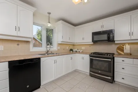 31 Dawkins Cres, Halton Hills, ON L7J 2Z5