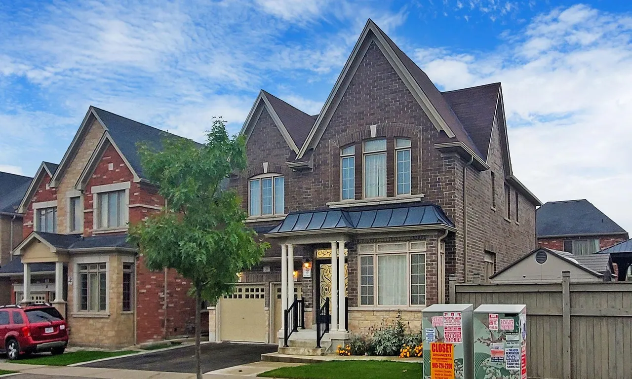 20 Blackstone River Dr, Brampton, ON L6R 3V5