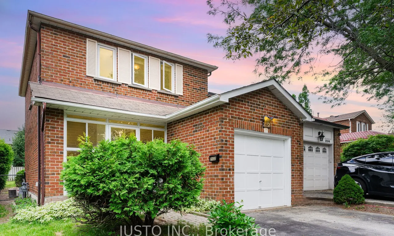 2132 Bosack Crt, Mississauga, ON L5K 2M2