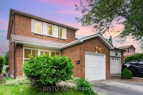 2132 Bosack Crt, Mississauga, ON L5K 2M2