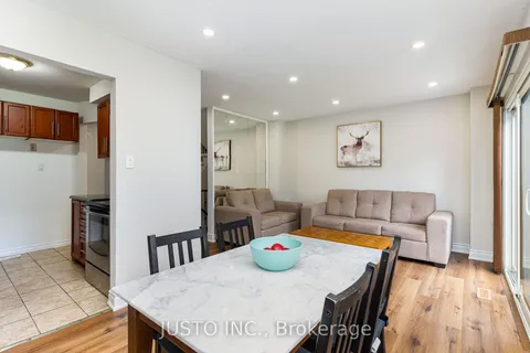 2132 Bosack Crt, Mississauga, ON L5K 2M2