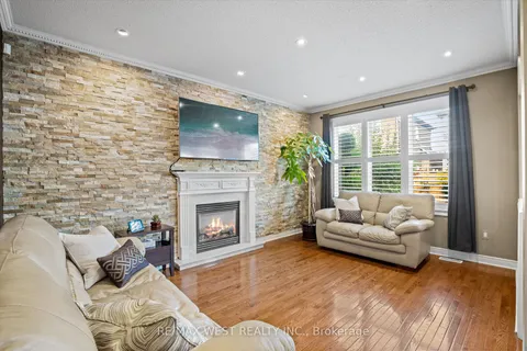 17 Hawkridge Tr, Brampton, ON L6P 2T5