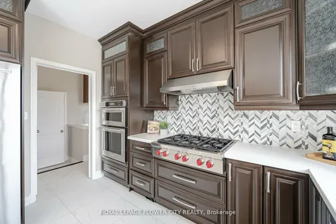 111 Bayridge Dr, Brampton, ON L6P 2N7