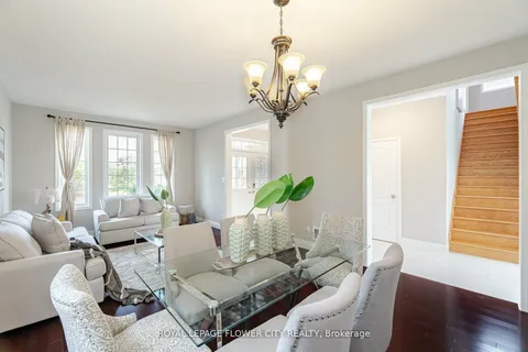 111 Bayridge Dr, Brampton, ON L6P 2N7