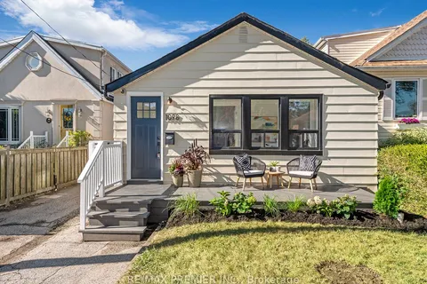 1098 Eastmount Ave, Mississauga, ON L5E 1Z4