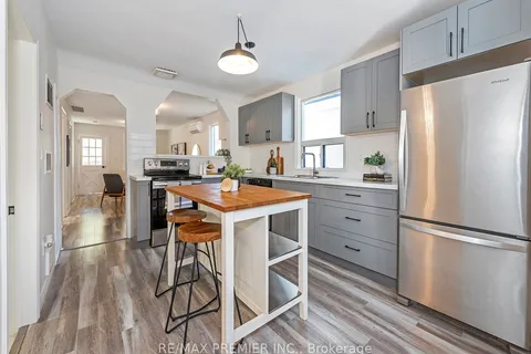 1098 Eastmount Ave, Mississauga, ON L5E 1Z4