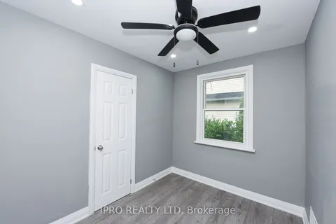 1259 Ogden Ave, Mississauga, ON L5E 2H5